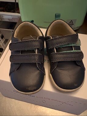 Ten Little Kids Navy Leather Everyday Sneakers with Velcro Straps s 6.5